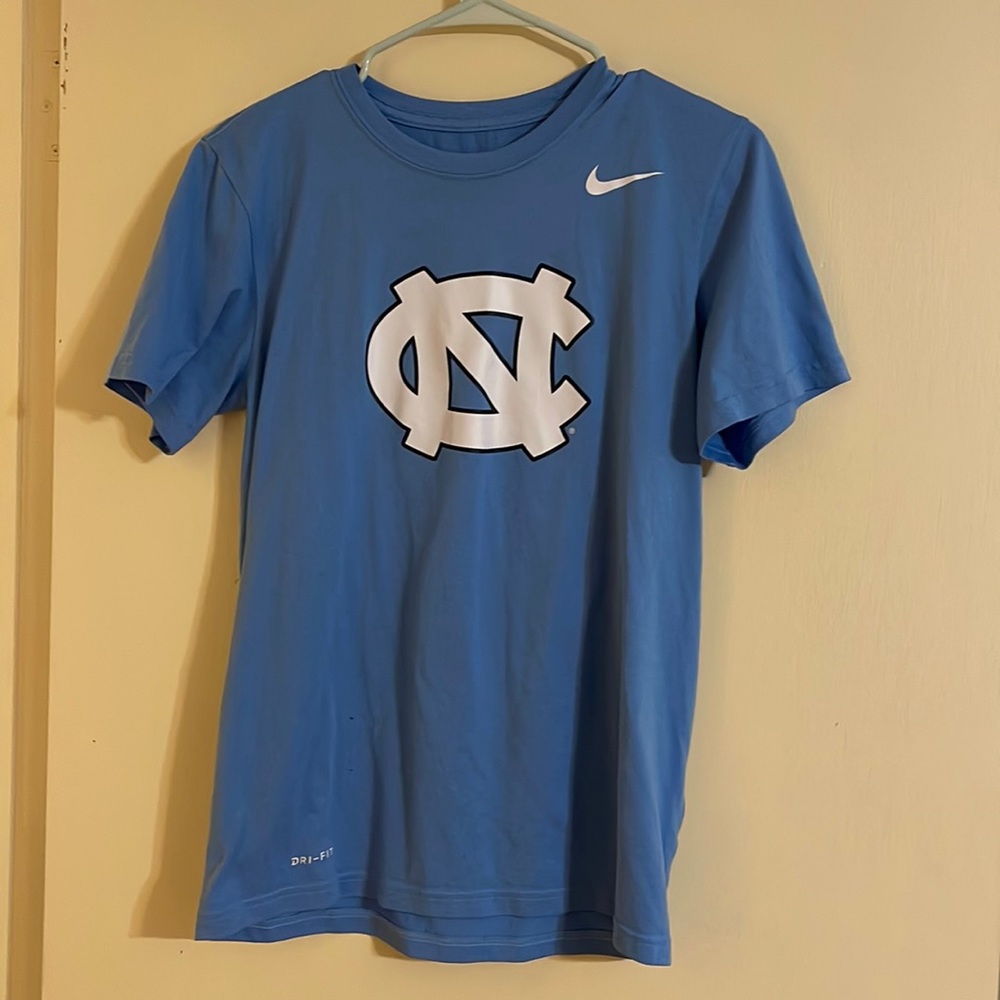 UNC tee size Small